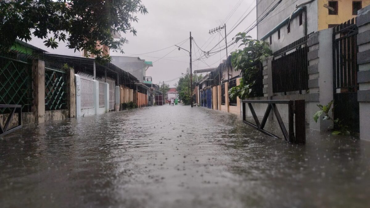 Zudan: Main Bola Yuk, Nih Lapangannya Banjir!