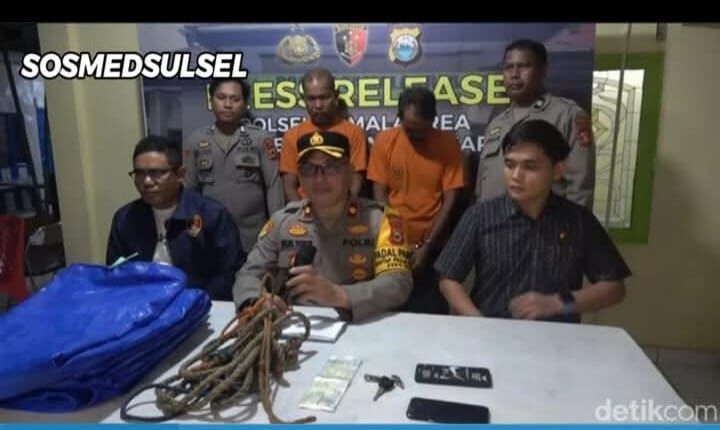 IST
PENCURIAN -- Pelaku pencurian tiga ekor sapi dan barang bukti diamankan di Polsek Tamalanrea. Kapolsek Tamalanrea, Kompol Muhammad Yusuf (tengah) saat merilis kasus tersebut.
