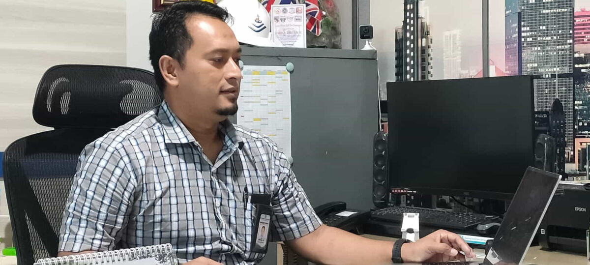 Manajer PT Dharma Lautan Utama Cabang Makassar, Budiono