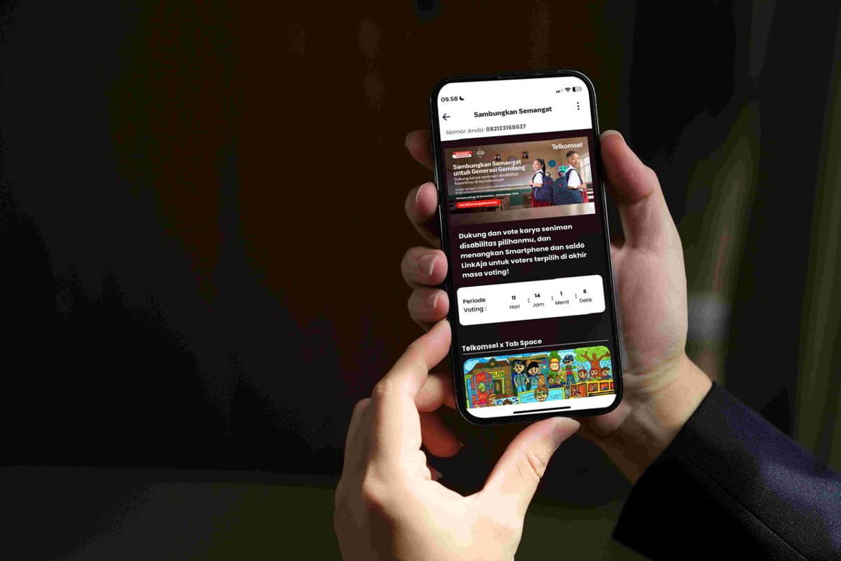 GENERASI GEMILANG -- Telkomsel Sambungkan Senyuman untuk Generasi Gemilang. Pelanggan Telkomsel dapat mengapresiasi karya-karya inspiratif dari para seniman disabilitas voting melalui aplikasi MyTelkomsel.