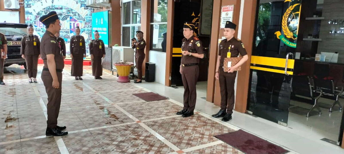 INSPEKTUR -- Kajari Jeneponto, Teuku Lutfansyah Adhyaksa saat menjadi inspektur upacara peringatan Hakordia tahun 2024.
