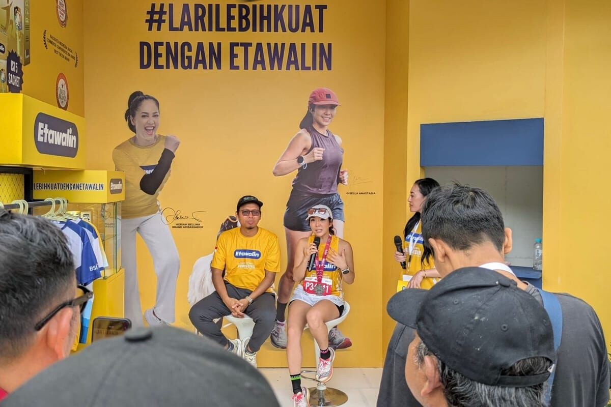 JUMPA PERS -- Etawalin saat menggelar jumpa pers terkait pelaksanaan Borobudur Marathon.