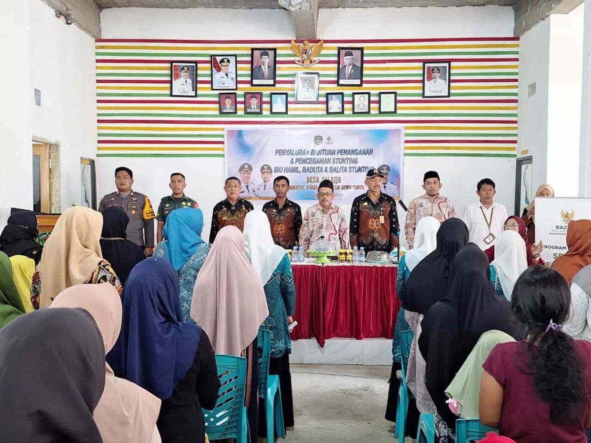 BANTUAN -- Desa Jalajja Kecamatan Burau bekerjasama Baznas dan PKM Burau menyalurkan bantuan penanganan stunting berupa PMT dari pangan lokal di Kantor Desa Jalajja baru-baru ini. 
