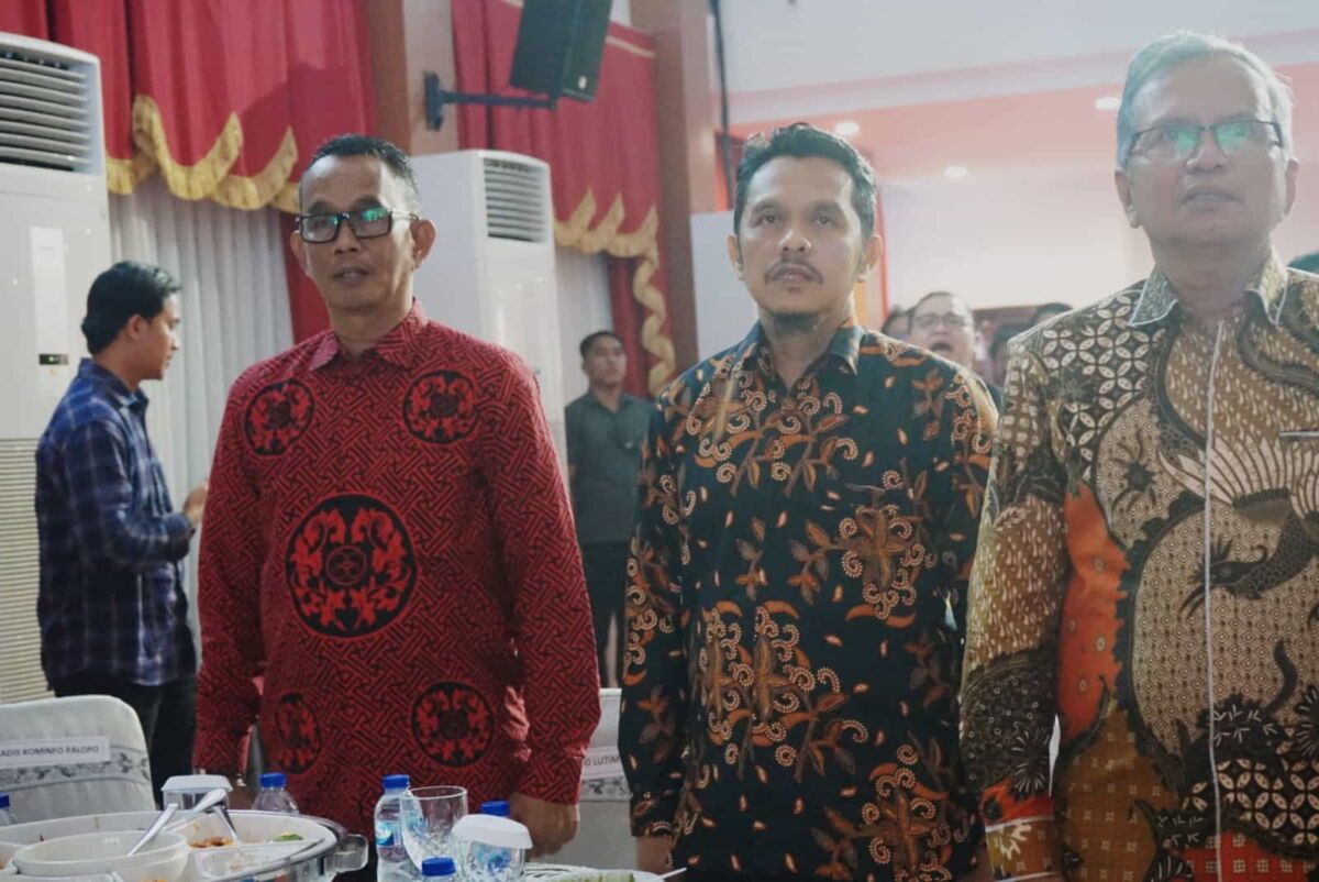 AWARD -- Kadis Kominfo-SP, Alamsyah Perkesi menghadiri perhelatan KPID Award Sulsel ke 19 tahun 2024 di Aula Tudang Sipulung Rujab Gubernur Sulsel, Kamis (12/12).
