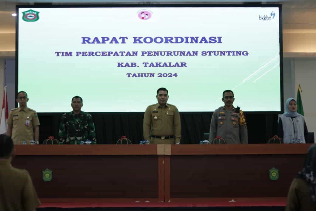 RAKOR -- Bupati Takalar, Muhammad Hasbi (tengah) ketika menghadiri Rakor Percepatan Penurunan Stunting Tingkat Kabupaten Takalar
