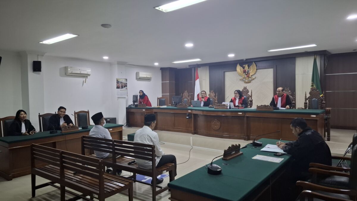 MENOLAK -- JPU menolak eksepsi terdakwa pada sidang lanjutan kasus dugaan korupsi di Pegadaian Cabang Dua Pitue, Sidrap, di Pengadilan Tindak Pidana Korupsi (Tipikor) Makassar, Kamis (12/12) kemarin. 