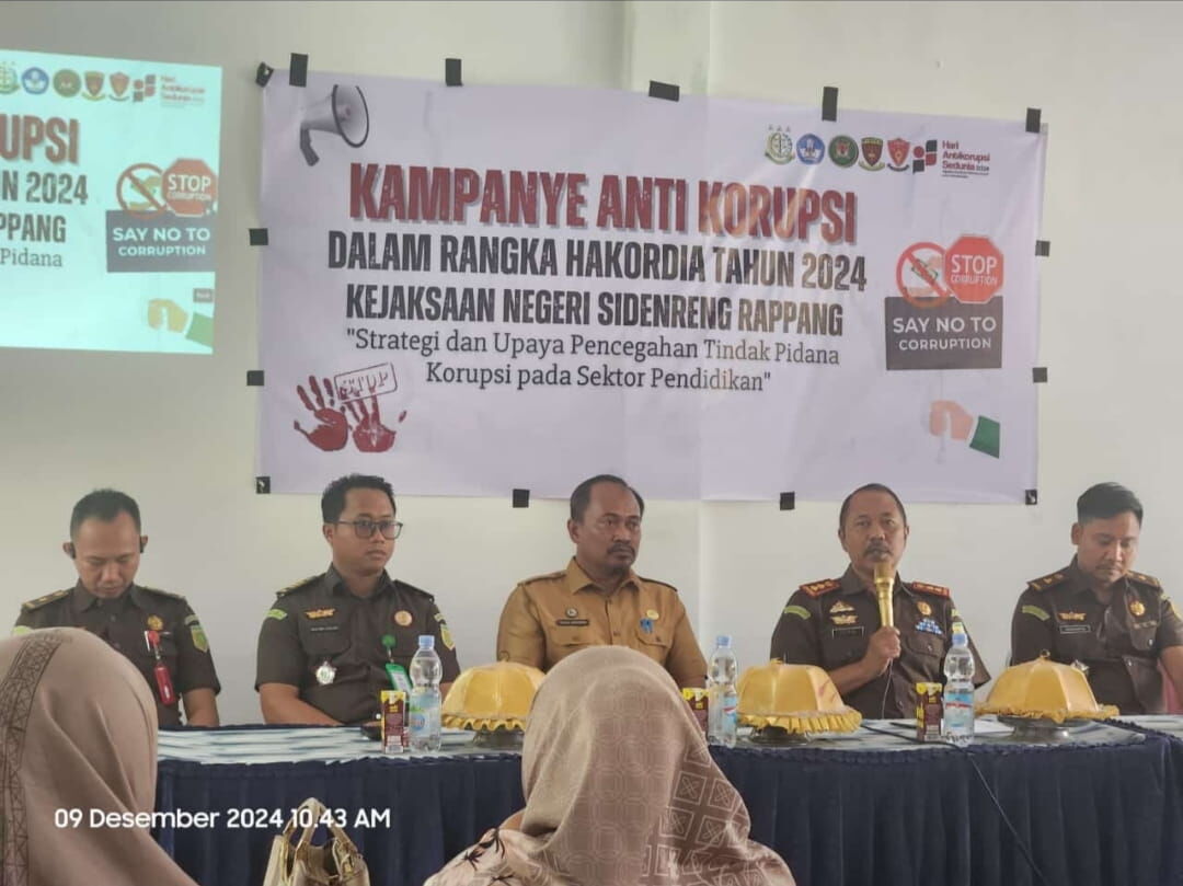 KORUPSI -- Kejari Sidrap menggelar kegiatan bertajuk Strategi dan Upaya Pencegahan Tindak Pidana Korupsi di Lingkungan Pendidikan, di Aula Kantor Dinas Pendidikan Kabupaten Sidrap, Senin (9/12) kemarin. 
