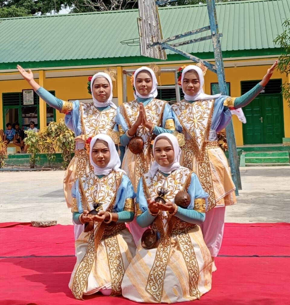 PORSENI -- Pihak SMPN 4 Marioriawa Desa Bulue Kecamatan Marioriawa menggelar kegiatan rutin Porseni setiap akhir semester untuk menumbuhkembangkan minat dan bakat siswa baru-baru ini. 
