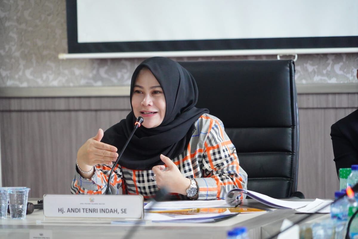IST
RAKER BERSAMA--Ketua Komisi E DPRD Sulsel Andi Tenri Indah didampingi ketua dan sekretaris yakni dr Fadli Ananda serta Sofyan Syam memimpin rapat kerja bersama RSUD Regional La Mappapenning dan RSUD Sayang Rakyat 
