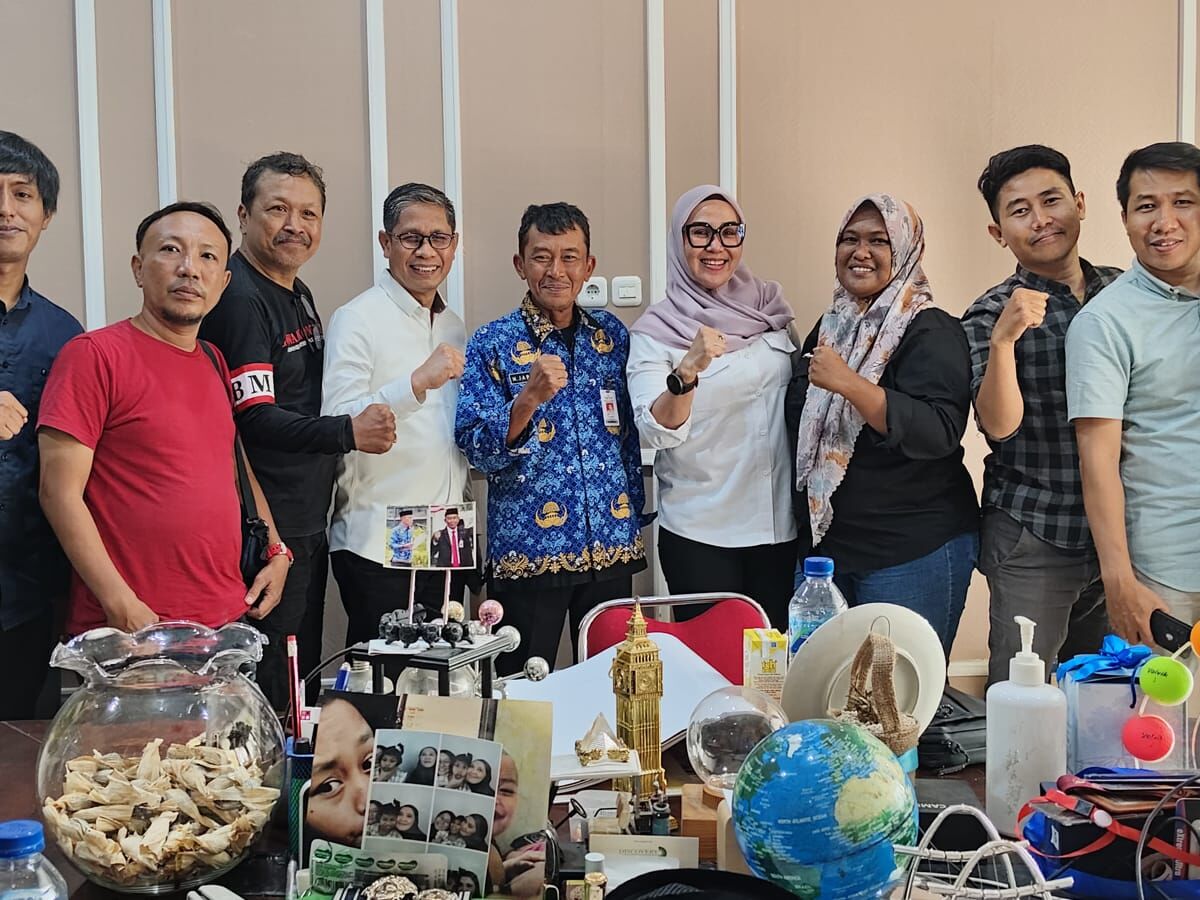 IST
SILATURAHMI--Bupati Barru terpilih Andi Ina Kartika Sari dan wakil bupati Soppeng terpilih Selle KS Dalle ketika melakukan silaturahmi ke sekretariat DPRD Sulsel Jumat (17/1)
