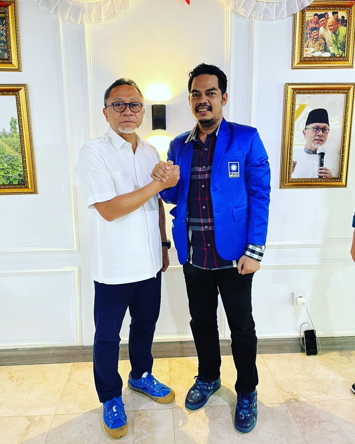 IST
BERSAMA KETUA UMUM--Politisi PAN Sulsel, Jabal Nur bersama ketua umum DPP PAN Zulkifli Hasan dalam sebuah kesempatan
