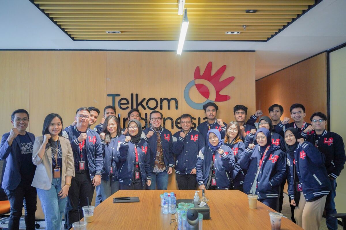 ASTA CITA -- Tim Telkom foto bersama sebagai salah satu upaya mendukung Asta Cita pemerintah.