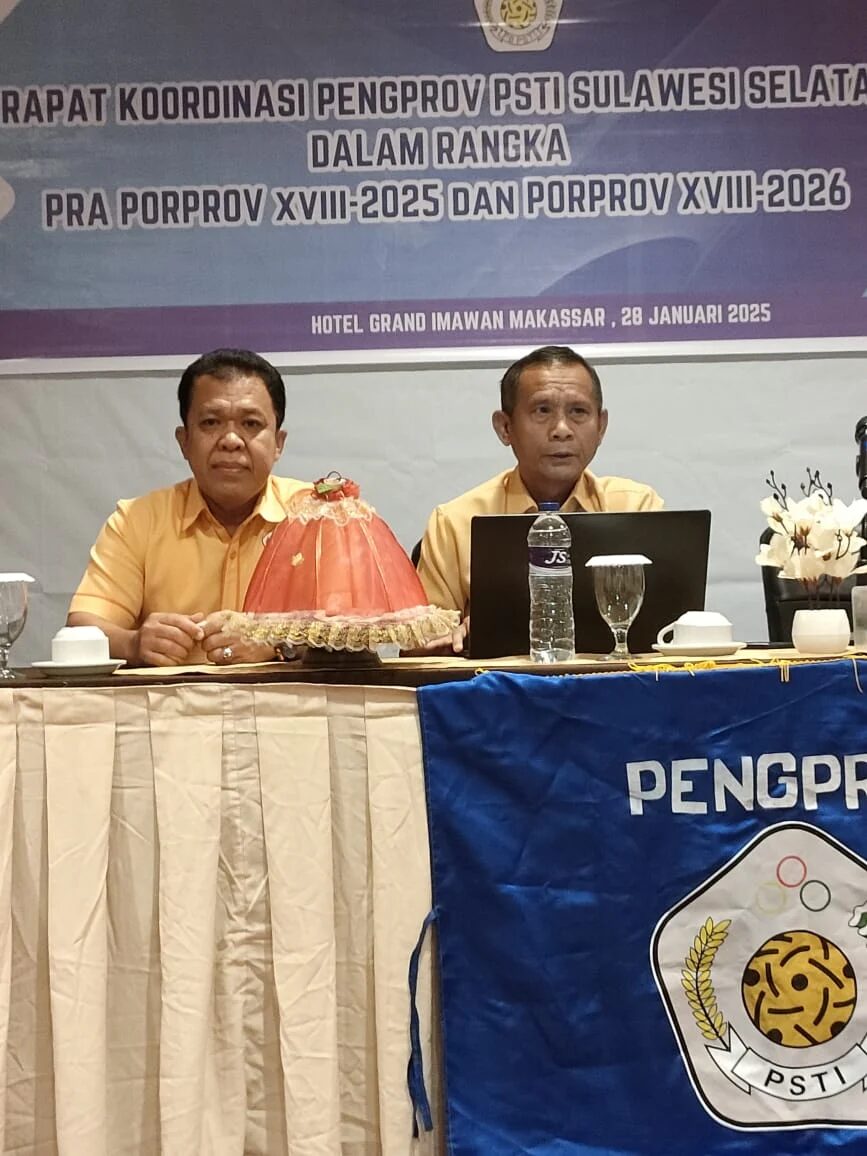 RAKORDIS -- Pengurus PSTI Sulsel dan Pengurus PSTI Kab/Kota foto bersama usai pelaksanaan Rakordis di Hotel Grand Imawan Makassar, Selasa (28/1).
