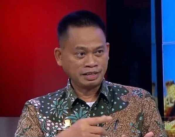 int
Prof Fadjry Djufry