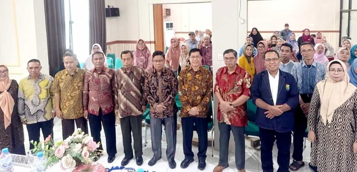 IST
RAT -- RAT KPRI Somba Opu yang berlangsung di Sungguminasa dihadiri Kadis Koperasi UKM Gowa, Mahmuddin dan seluruh anggota koperasi tersebut. 
