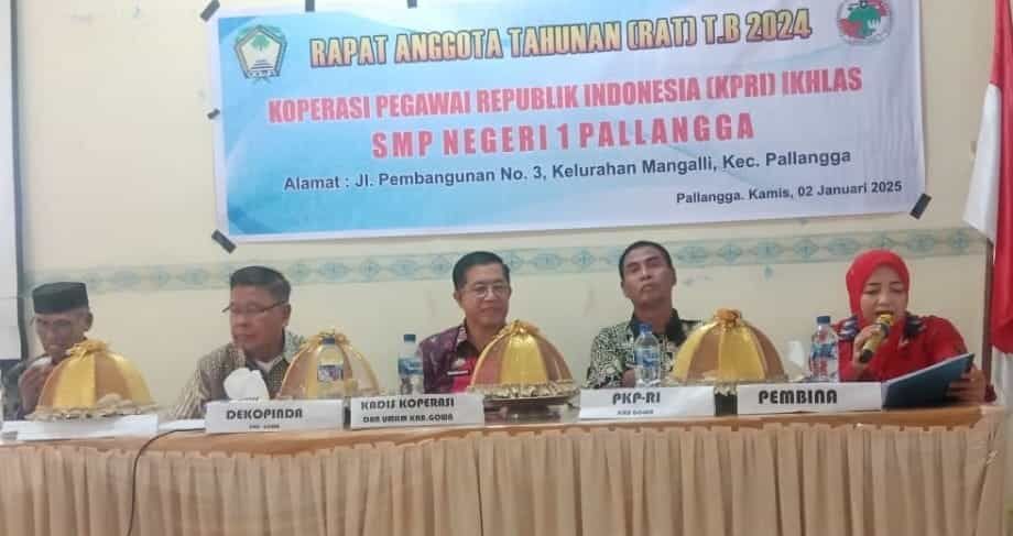 IST
RAT -- Suasana RAT KPRI Ikhlas SMPN 1 Pallangga dibuka Kadis Koperasi dan UKM Gowa, Mahmuddin. 
