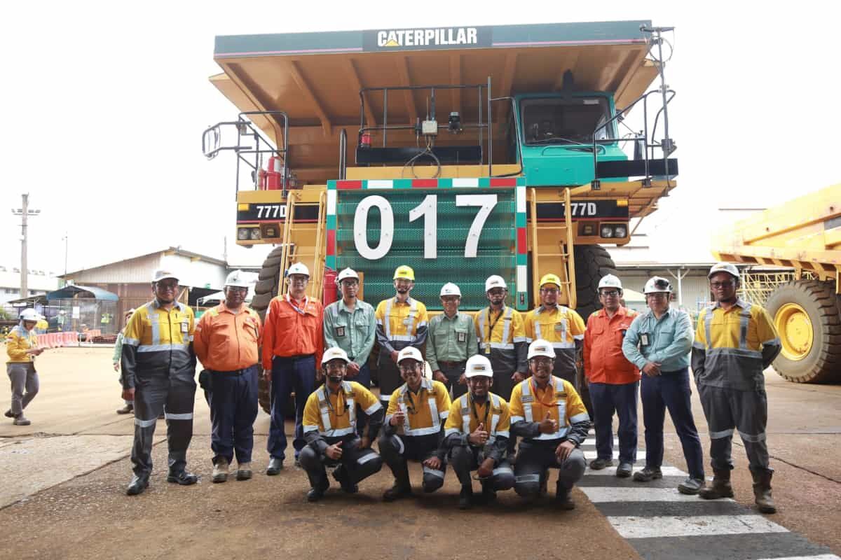 RENDAH KARBON -- Tim PT Trakindo Utama, PT United Tractors, dan PT Vale Indonesia, siap berkolaborasi untuk mendukung komitmen PT Vale mendorong agenda rendah karbon.

