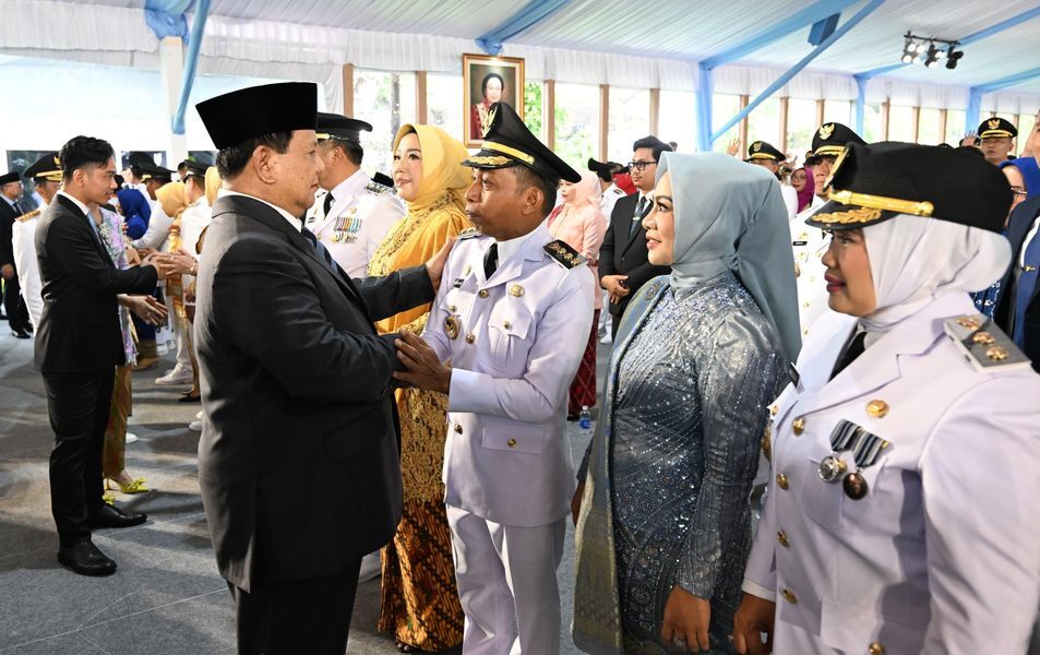 IST
DUDUK BARISAN DEPAN--Bupati dan wakil bupati Sidrap Syaharuddin Alrif dan Nurkanaah duduk dibarisan depan
