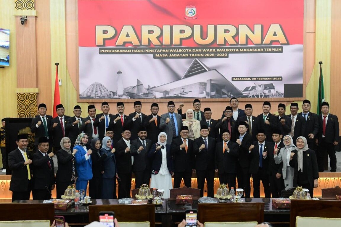 IST
RAPAT PARIPURNA--Wali Kota Makassar terpilih periode 2025-2030 Munafri Arifuddin didampingi wakil wali kota Makassar tepilih Aliyah Mustika Ilham ketika menghadri rapat paripurna DPRD Makassar 