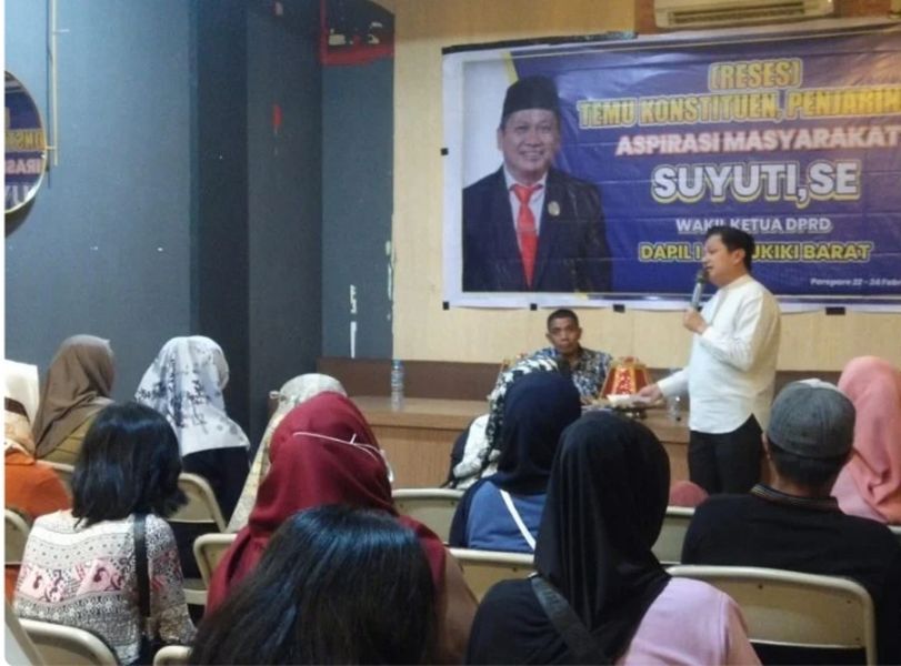 IST
SERAP ASPIRASI--Wakil Ketua DPRD Parepare, Suyuti menyerap aspirasi warga dalam kegiatan reses yang digelar di Cafe Alya, Jalan Mattirotasi, Kelurahan Kampung Baru, Kecamatan Bacukiki Barat, Sabtu (22/2)
