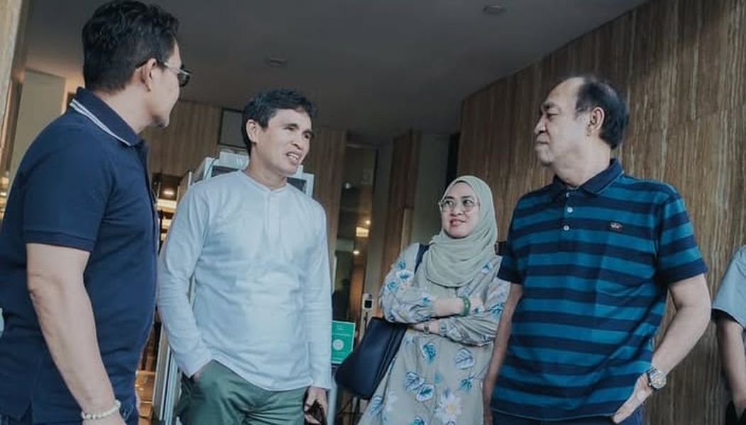 IST
BERBINCANG SANTAI--Ketua DPD PAN Makassar, Hamzah Hamid berbincang santai dengan Ketua DPW PAN Sulsel Ashabul Kahfi serta Ketua DPD PAN Gowa Husniah Talenrang  
