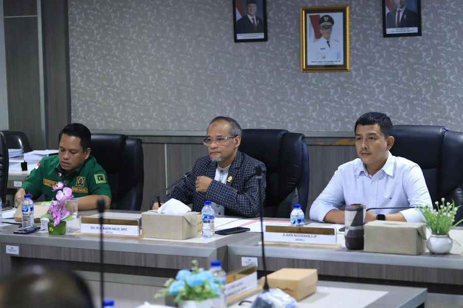 IST
TERIMA ADUAN--Komisi D DPRD Sulsel menerima aduan aspirasi masyarakat yang disampaikan oleh Aliansi Wija To Luwu, terkait PT Masmindo Dwi Area.
