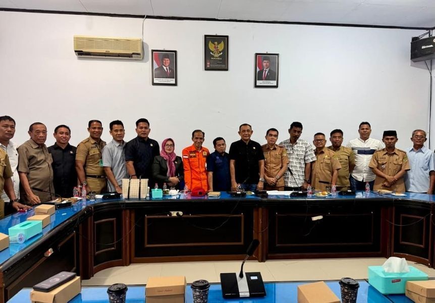 IST
PIMPIN RDP--Ketua Komisi II DPRD Sidrap, Andi Sugiarno Bahri memimpin rapat dengar pendapat (RDP) terkait pembangunan lapak pedagang Pasar Lawawoi, Kecamatan Watang Pulu, Kabupaten Sidrap, di DPRD Sidrap, Selasa (25/2). 