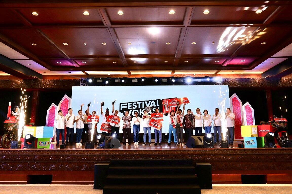 FESTIVAL VOKASI -- Suasana penyerahan hadiah kepada para pemenang Festival Vokasi Satu Hati 2025 yang digelar Astra Honda Motor.
