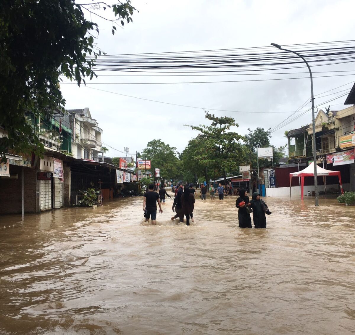 Enam Kecamatan Terendam  Banjir, Warga Terisolir