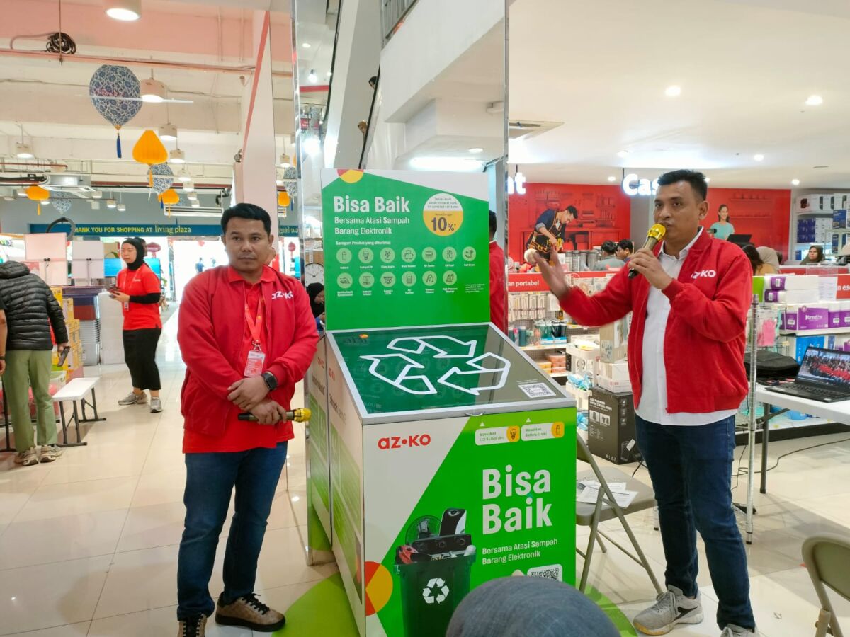 BISA BAIK -- Amir Situmorang, General Manager Sales & Operations AZKO sedang memperkenalkan program Bisa Baik kepada para wartawan.