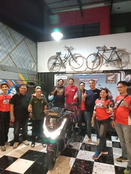 LAUNCHING -- Suasana mini launching New Scoopy dan All New PCX 160 di wilayah Asmo Sulsel.
