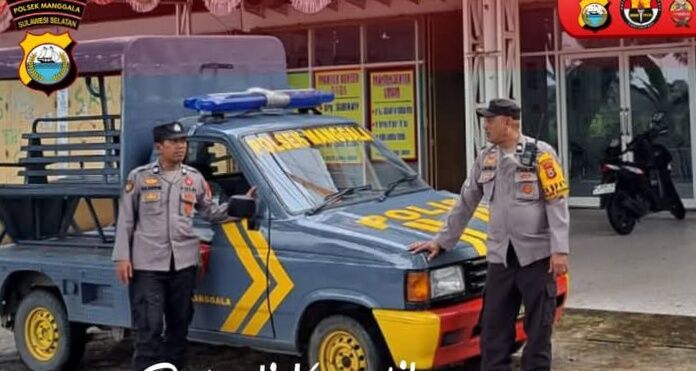 IST
PATROLI -- Personel Polsek Manggala saat melaksanakan patroli gangguan Kamtibmas di wilayah rawan gangguan Kamtibmas.

