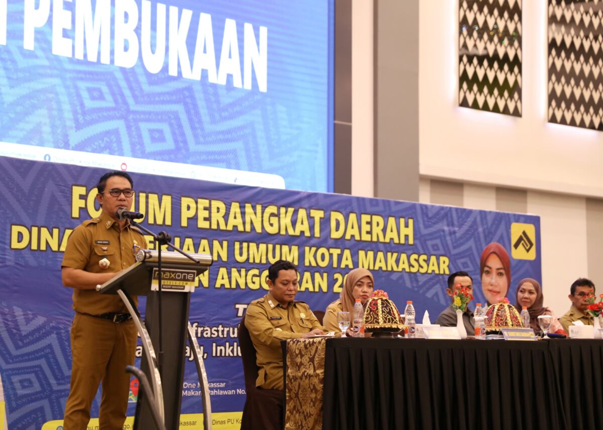 ist
MEMBUKA--Pj Sekkot Makassar, Irwan Rusfiady Adnan, secara resmi membuka Forum Perangkat Daerah Dinas Pekerjaan Umum (PU) Kota Makassar di Hotel Maxone, Senin (10/2). 
