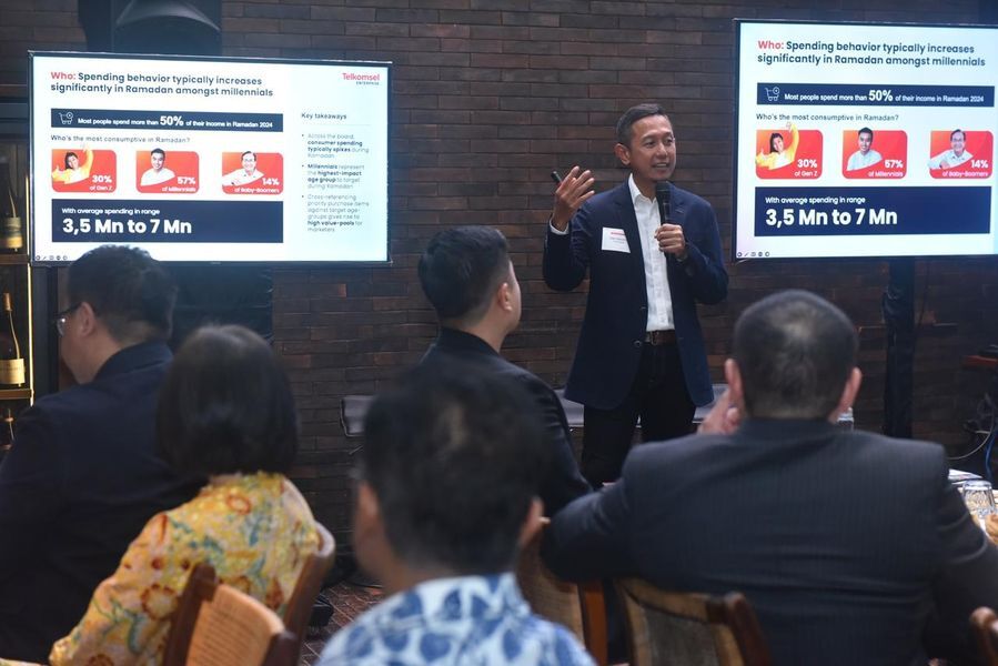 DIGIADS -- VP Digital Advertising, Wholesale, and Interconnect Telkomsel, Arief Pradetya, sedang menjelaskan program DigiAds Ramadan Insight 2025.
