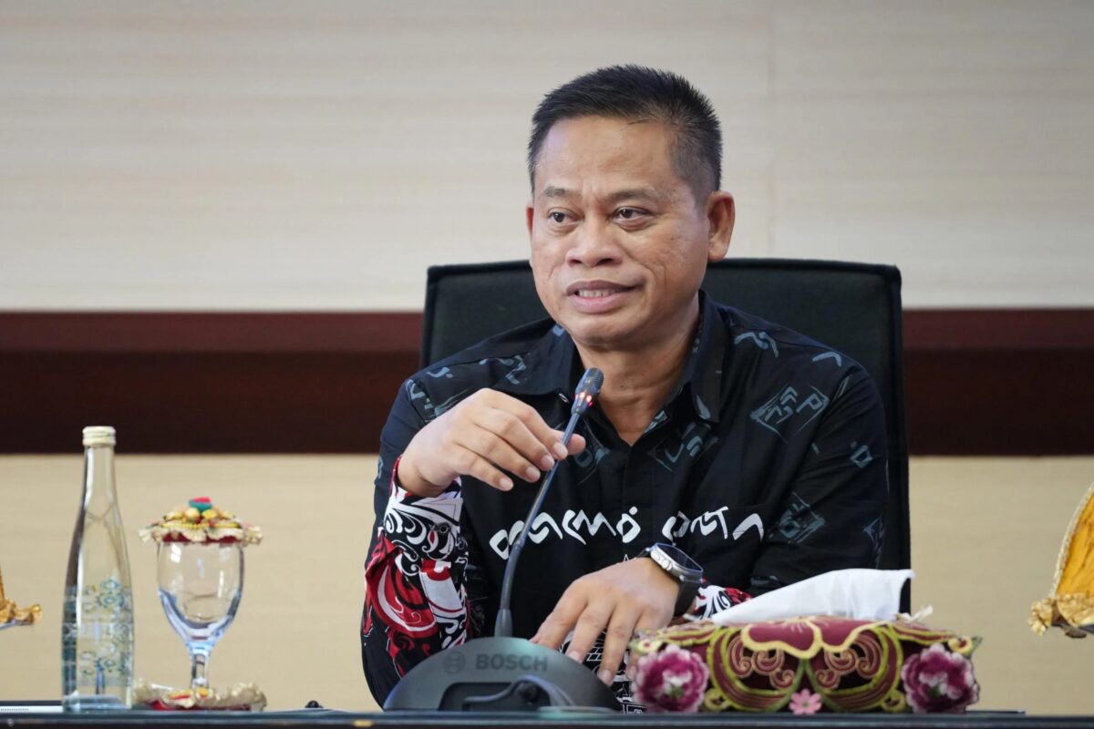 
int
Prof Fadjry Djufry