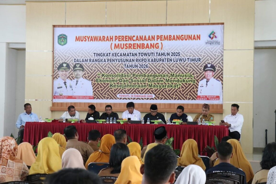 MUSRENBANG -- Staf Ahli Hukum dan Pemerintahan, Andi Juanna Fachruddin, mewakili Bupati Luwu Timur secara resmi membuka Musrenbang tingkat Kecamatan Towuti di Gedung Serbaguna Towuti, Senin (10/2).
