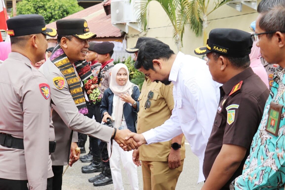 Bupati dan Wabup Lutim  Sambut Kedatangan Kapolda