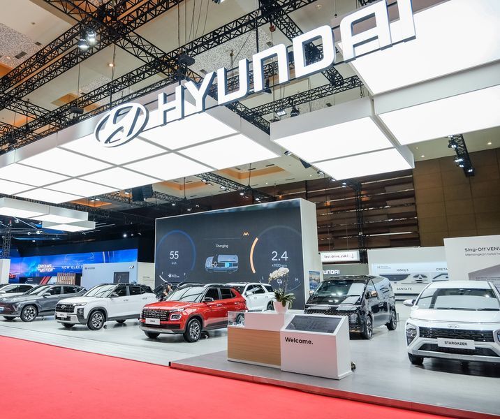 PAJANG -- Jajaran unit Hyundai yang turut dipasang di booth arena IIMS 2025.
