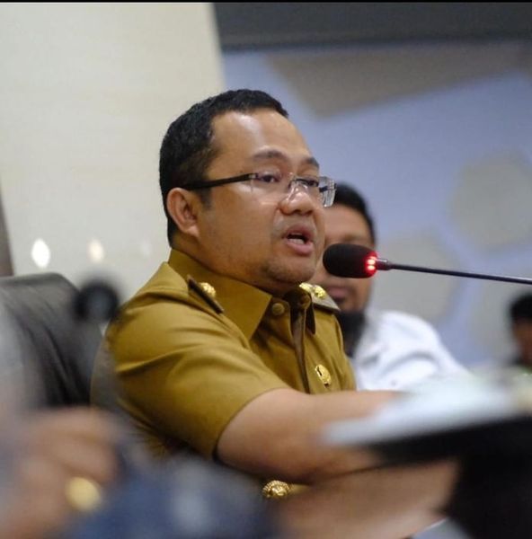 IST
PIMPIN RAPAT -- Darmawangsyah memimpin rapat internal jajaran Pemkab Gowa. Salah satu yang dibahas adalah rencana penyambutan bupati dan Wabup Gowa pada 28 Februari 2025 di Istana Balla Lompoa. 
