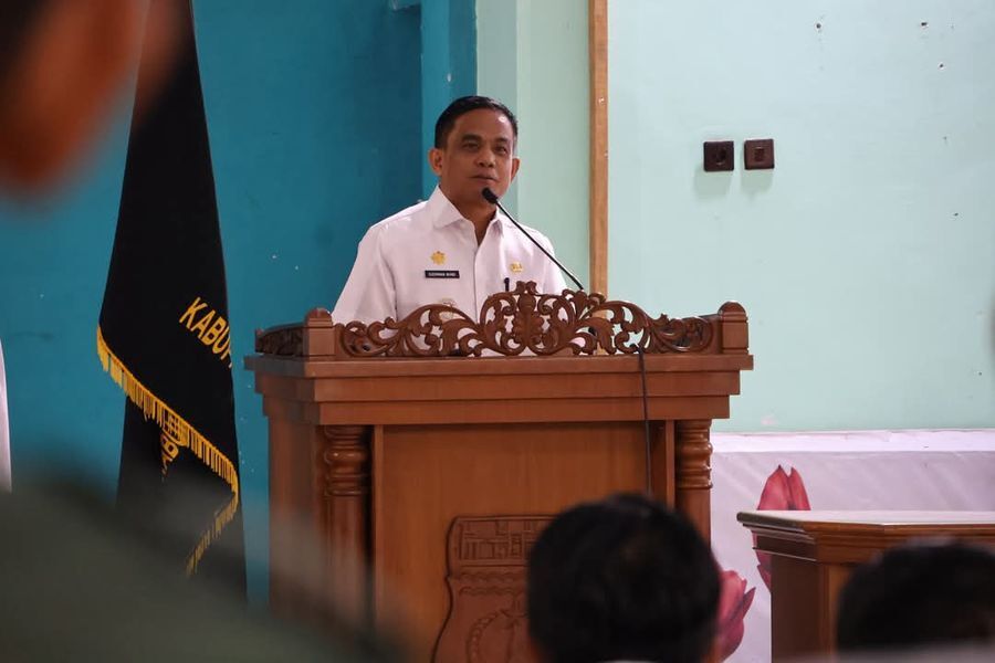 RAKOR -- Wakil Bupati Pinrang, Sudirman Bungi memimpin Rakor optimalisasi pengadaan beras dan gabah yang digelar di Ruang Pola Kantor Bupati Pinrang, Rabu (26/2). 
