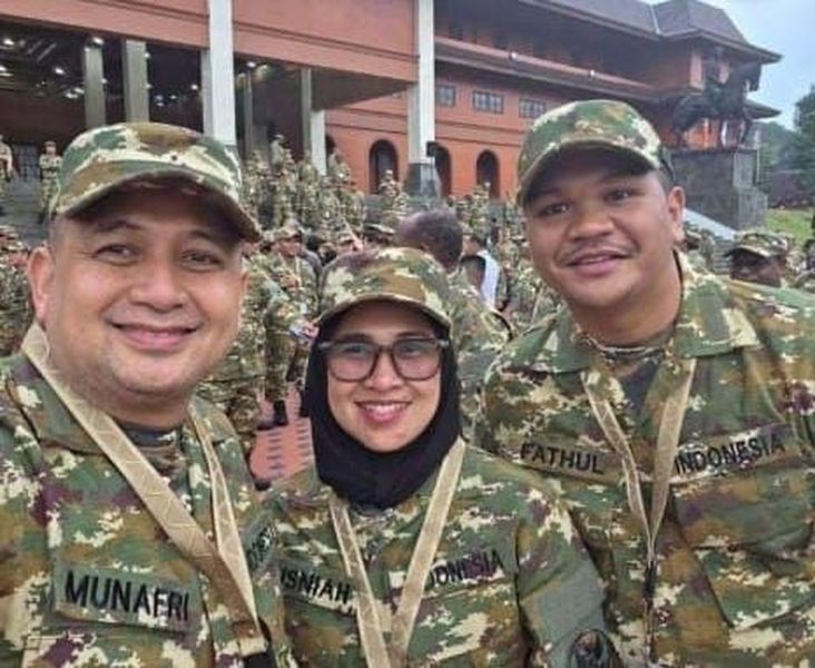 IST
RETREAT -- Bupati Gowa, Husniah Talenrang sementara mengikuti retreat di Akmil Magelang bersama Wali Kota Makassar, Munafri Arifuddin dan Bupati Bantaeng, Fathul Fauzy Nurdin. 

