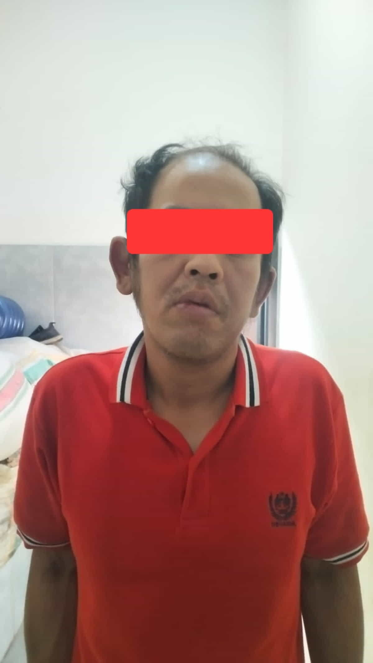MENCURI -- Resmob Polres Toraja Utara meringkus warga Surabaya, Jawa Timur JN (42) di Jalan Urip Sumoharjo, Sinrijala, Panakukang, Kota Makassar karena terlibat dalam kasus pencurian, Kamis (30/1). 

