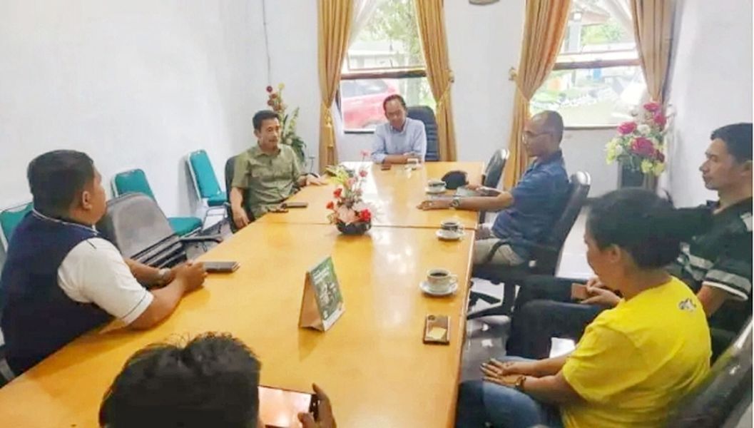 IST
TERIMA ASPIRASI--Ketua DPRD Tana Toraja dan anggota menerima aspirasi ASN yang dimutasi turun eselon dua tingkat
