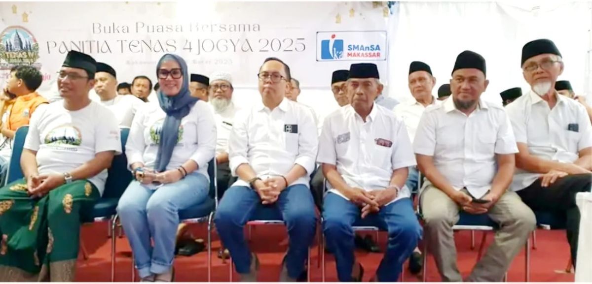 IST
HADIRI--Ketua IKA SMANSA Makassar, Andi Ina Kartika Sari menghadiri puasa bersama yang digelar IKA SMANSA, Sabtu (8/3). 
