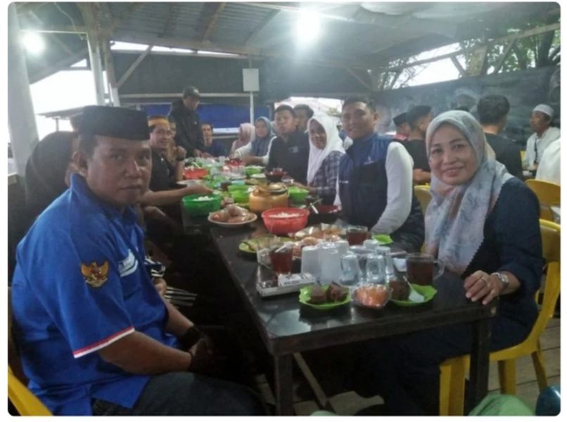 IST
PANITIA MUSDA--Ketua DPD PAN Kota Parepare Musdalifah Pawe memimpin rapat didampingi Sekretaris Safar Muchtar, Bendahara Ibrahim Suanda, dan para pengurus ketika memutuskan Sapril sebagai ketua Panitia Musda.

