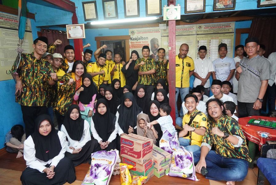 IST
BERBAGI--Pengurus AMPG dan KPPG Sulsel berbagi di tiga Panti Asuhan yang ada di Kota Makassar 
