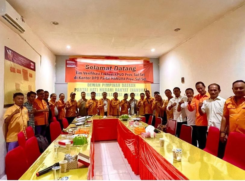 IST
VERIFIKASI--Pengurus DPD dan DPC Hanura se Sulawesi selatan ketika melakukan verifikasi faktul
