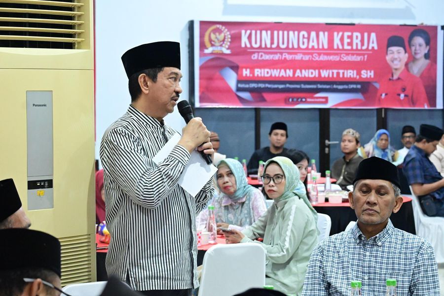IST
BERSAMA ANAK PANTI --Ketua DPD PDIP Provinsi Sulawesi Selatan H. Ridwan A. Wittiri menggelar buka puasa bersama masyarakat dan anak-anak panti asuhan di ARW Center, Jl. Gunung Bawakaraeng No. 218 F, Kota Makassar, Minggu (23/3).