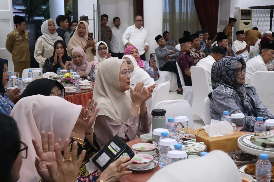 IST
HADIRI BUKA--Ketua TP PKK Kota Makassarf Melinda Aksa menghadiri buka puasa bersama wali kota, Forkopimda dan Purna Bakti ASN Makassar
