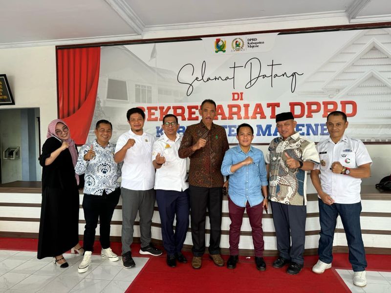 IST
PIMPIN KUINJUNGAN PANSUS--Legislator PKB DPRD Kabupaten Bulukumba, Samsir selaku ketua Pansus memimpin kunjungan ke Kabupaten Majene, Sulbar, Kamis (27/2)
